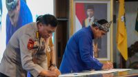 pemerintah daerah melalui Taj Yasin