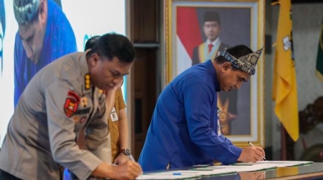 pemerintah daerah melalui Taj Yasin