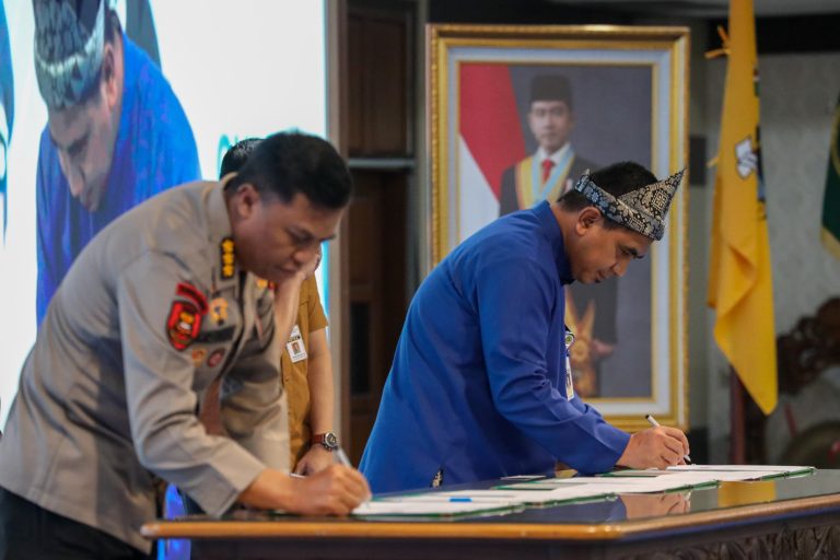 pemerintah daerah melalui Taj Yasin