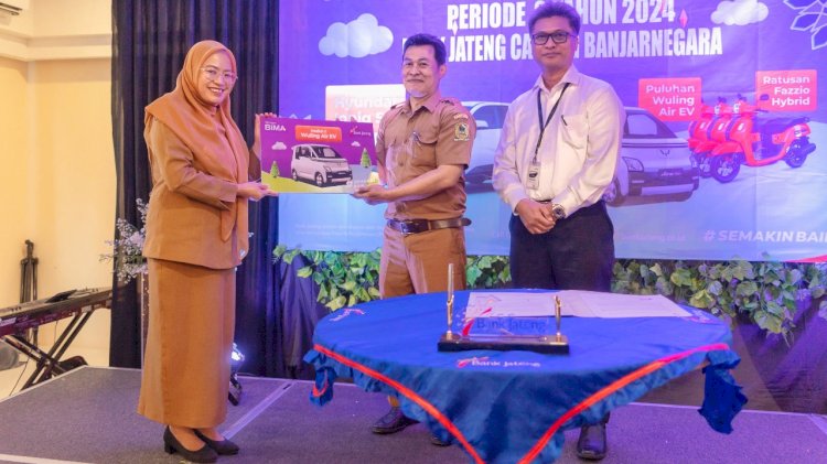 Nasabah Bank Jateng Bawa Pulang Mobil! Bupati Banjarnegara serahkan langsung hadiah