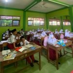 Mahasiswa KKN UIN Walisongo Posko 34 Bantu Proses Belajar Mengajar di MI NU 12 Lanji