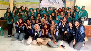 Minyak Jelantah Disulap Jadi Lilin Aromaterapi, KKN UIN Walisongo Bikin Ibu-Ibu PKK Terinspirasi