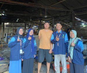 Mahasiswa KKN UIN Walisongo Kunjungi UMKM Tahu Sam’un di Desa Leyangan