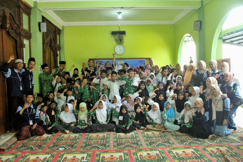 Panitia, peserta dan juri dalam acara Islamic Festival