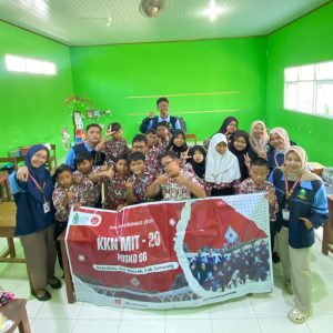 Mahasiswa KKN UIN Walisongo Posko 86 Ajak Siswa SDN Boto 01 Berkreasi Lewat Kegiatan Trash to Art