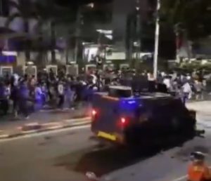 Rantis Polisi Brimob Lindas Ojol di Jakarta Pusat, Massa Berteriak Panik