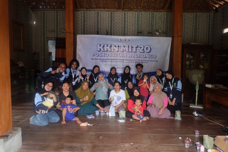 Mahasiswa KKN UIN Walisongo Semarang telah melaksanakan pelatihan pemanfaatan minyak jelantah jadi lilin anti serangga dan lilin aromaterapi di Desa Penawangan Kecamatan Pringapus