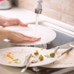 tips mencuci piring hemat sabun