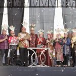 Jepara Art Carnival 2025 Bikin Wisatawan Asing Lesehan di Jalan demi Kagumi Kostum Bernilai Seni Tinggi