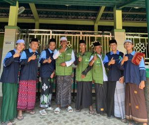 Mahasiswa KKN UIN dan Organisasi Asykar Sukses Gelar Jumat Berkah, Bagikan 400 Nasi Kotak dan Es Teh