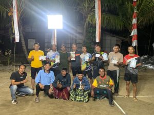 Tim KKN UIN Walisongo Semarang Meriahkan Turnamen Badminton HUT RI di Desa Pidodowetan, Warga Antusias