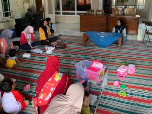 Cegah Stunting Usia Dini, Mahasiswa KKN UIN Walisongo dan UIN Saifuddin Zuhri Gencarkan Kelas Balita Bersama Bidan Desa