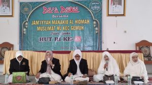 Kebersamaan Mahasiswa KKN MB Posko 03 dalam Dzikir dan Doa Syukur Kemerdekaan di Gemuh