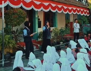 Literasi membaca buku cerita di SD Negeri Sedayu bersama mahasiswi KKN Moderasi Beragama UIN Walisongo Semarang Posko 06