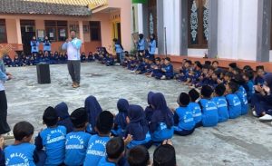 KKN UIN Walisongo Posko 10 Dukung Sosialisasi Cegah Kebakaran dari Damkar di MI Mlilir