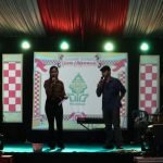 Kolaborasi Mahasiswa KKN dan Karang Taruna Hidupkan Malam Tirakatan 17 Agustus dengan Video Mapping yang Spektakuler
