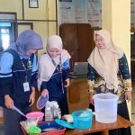 Mahasiswa KKN MB UIN Walisongo Adakan Workshop Ecoenzyme dan Ecosoap di Sendangdawung