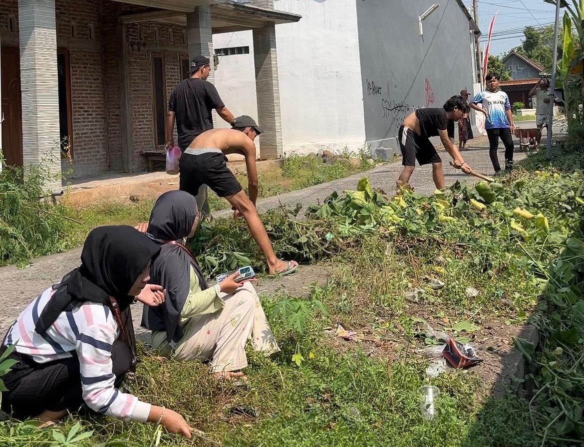 kerja bakti menyambut kemerdekaan