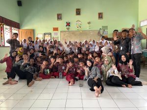 Mahasiswa KKN UIN Walisongo Ajak Siswa SD Negeri Pamriyan Bijak Bersosial Media