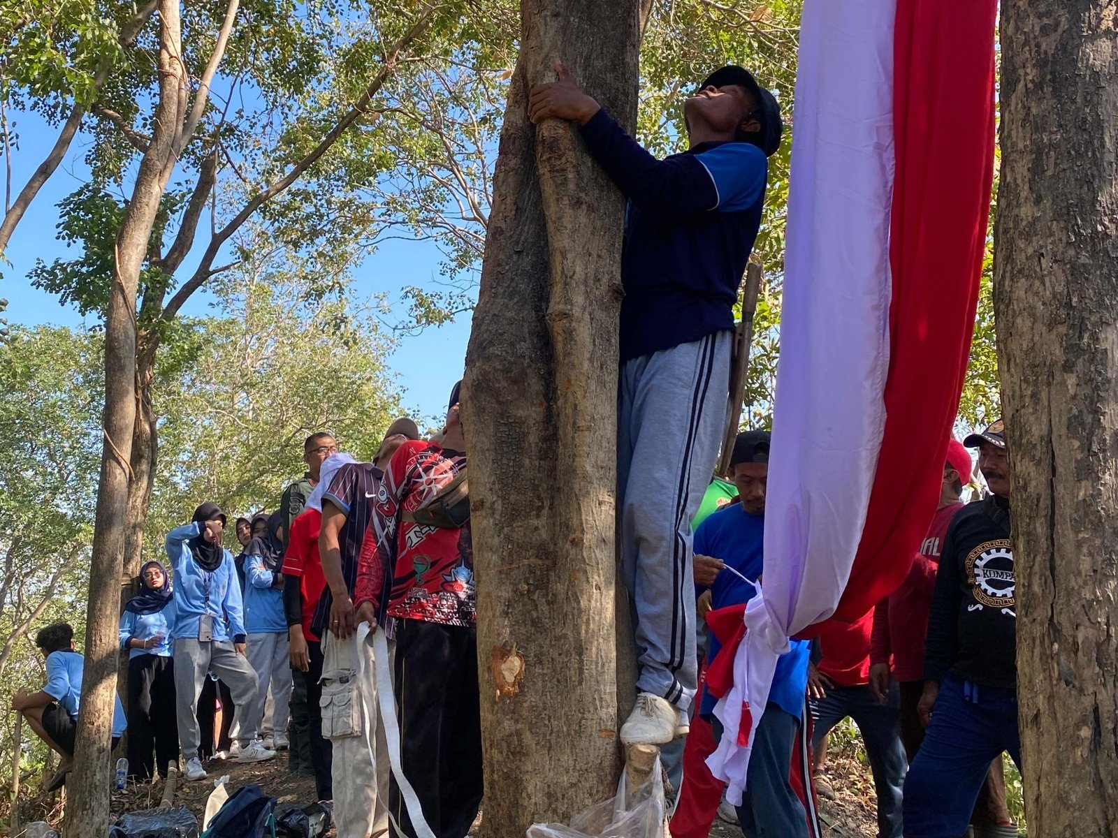 Pemasangan bendera