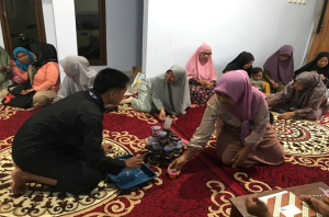 Puding Jagung Fla Buah Naga Jadi Media Edukasi Gizi oleh KKN Posko 60 untuk Cegah Stunting di Desa Truko