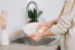 Cara Mencuci Piring Cepat dan Efektif: Tips Praktis untuk Hemat Waktu dan Tenaga