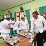 Literatur Institut Desak BGN Evaluasi Program Makan Bergizi Gratis Usai Kasus Keracunan