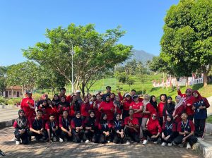 Mahasiswa KKN UPGRIS Kelompok 20 Ikuti Senam Bersama Ibu-Ibu Desa Lerep