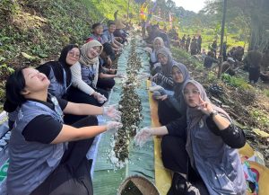 Mahasiswa KKN UPGRIS Kelompok 20 Hadiri Tradisi Iriban di Mata Air Kali Siplodongan Lerep