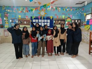 Mahasiswa KKN Kelompok 30 UPGRIS Latih Siswa SDN Diwak Menari untuk Menumbuhkan Kreativitas dan Percaya Diri