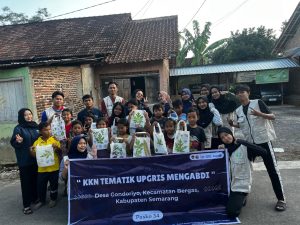 Berkreasi dengan Daun dan Bunga, Anak-Anak Dusun Setro Hasilkan Totebag Cantik Bersama KKN UPGRIS