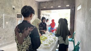 KKN UPGRIS Kelompok 38 Ikut Serta dalam Posyandu Lansia dan Balita di RW 6 Desa Watuagung