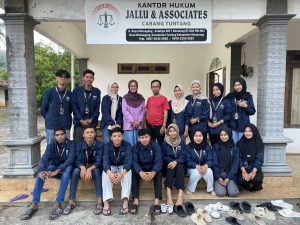 Awali Kegiatan, KKN Kelompok 38 UPGRIS Bersilaturahmi dengan Kepala Desa dan Ketua PKK Watuagung