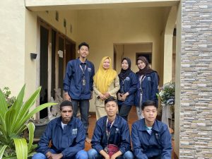 KKN Kelompok 38 UPGRIS Jalin Silaturahmi dengan Bidan Desa Watuagung, Bahas Kesehatan dan Jadwal Posyandu