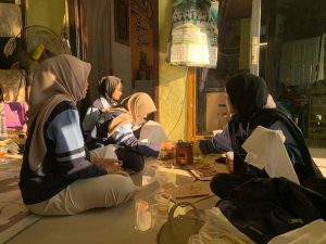Kelompok KKN Posko 34 Desa Lanji Dalami Seni Membatik Bersama UMKM Batik Widji