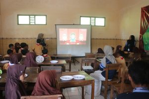 Melek Gizi Seimbang, Mahasiswa KKN Posko 36 UIN Walisongo Edukasi Siswa SD N Rejosari Lewat Isi Piringku
