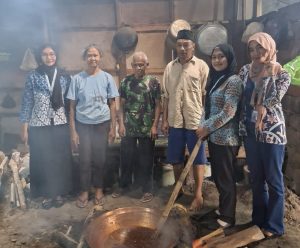 KKN UIN Walisongo Mengunjungi Proses Pembuatan Jenang untuk Menyambut Acara Merti Dusun di Desa Wirogomo
