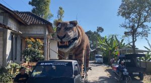 Warga RT 01 RW 06 Desa Wirogomo Tampilkan Patung Macan di Acara Merti Dusun