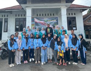 Mahasiswi KKN Moderasi Beragama UIN Walisongo Semarang Posko 06 Ikut Berkontribusi dalam Kegiatan Kolaborasi Penanaman 700 Pohon Bersama KKN Pamriyan