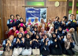 KKN MB Posko 62 UIN Walisongo Sukses Gelar Pelatihan Merajut Tas bagi Ibu-Ibu Fatayat Desa Sukodadi