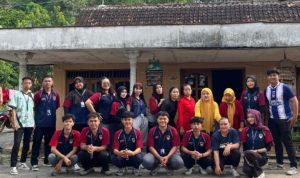 Mahasiswa KKN UPGRIS Kelompok 5 Ikuti Senam Pagi Bersama Warga RT 4 Kaligawe