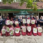 Mahasiswa KKN UPGRIS Latih Kreativitas Siswa SDN 02 Delik Lewat Ecoprint