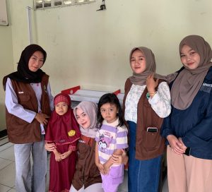Mahasiswa KKN UPGRIS Ikut Sukseskan Posyandu Balita di Kelurahan Ungaran