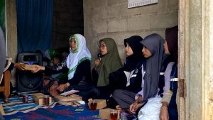 Mahasiswa KKN UPGRIS Ikut Serta dalam Kegiatan Rutin Fatayat NU di Dusun Ngaggrong