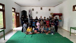 Belajar Bahasa Inggris Jadi Asyik, Mahasiswa KKN UPGRIS Gelar English Day di Dusun Karanganyar