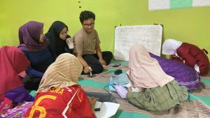 Mahasiswa KKN UPGRIS Kelompok 30 Bangun Generasi Cerdas Lewat Bimbel di SDN Diwak