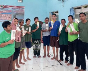 Mahasiswa UIN Walisongo Ajak PM Panti Sosial Semarang Asah Kreativitas Lewat Buket