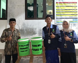 Mahasiswa KKN UIN Walisongo Hadirkan Bak Sampah untuk Dukung Kebersihan Desa Pamriyan