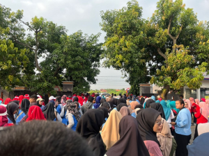 HUT ke-80 RI di Kecamatan Kangkung: Warga & Mahasiswa KKN Ramaikan Jalan Sehat