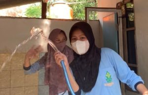 Wujud Kepedulian Lingkungan, Mahasiswa KKN UIN Walisongo Bersih-Bersih Mushola di Dusun Surak